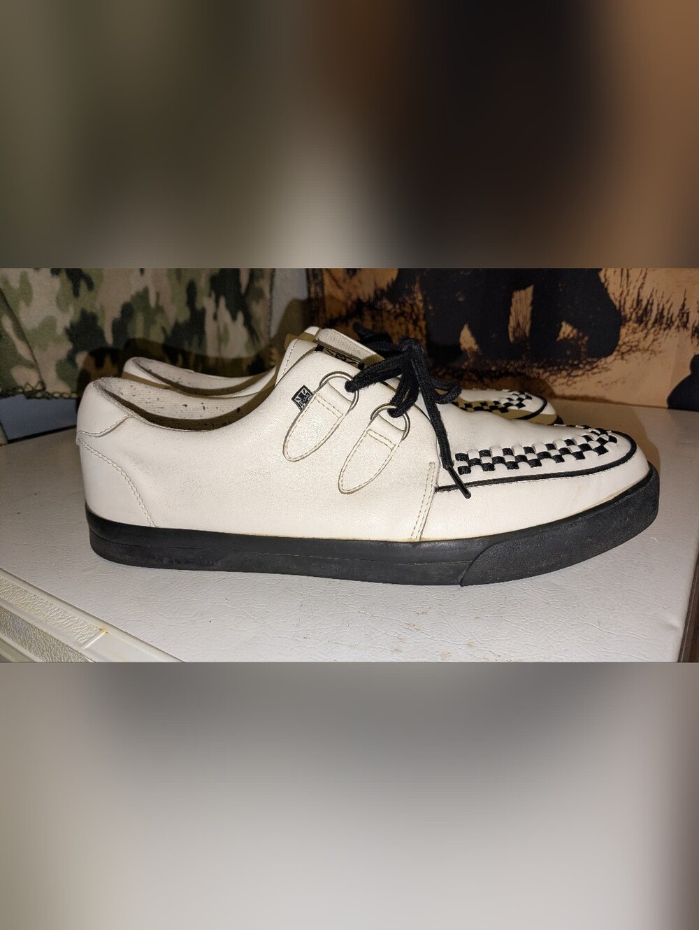 T.U.K White Leather Checkerboard Toe Lace-Up Loafers